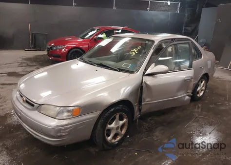 1998 Toyota Corolla Le z USA, uszkodzony, nr VIN 2T1BR18E1WC018347